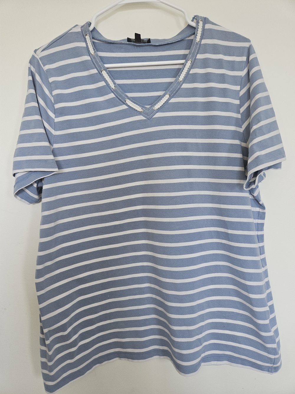Emotions Blue White Striped V-Neck T-Shirt Grommet Detail XL🔥